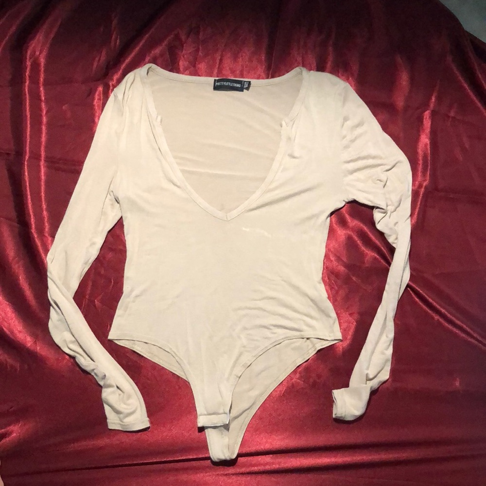 Low v-neck bodysuit